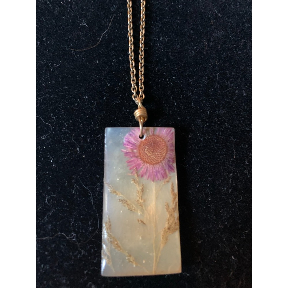 Vintage Coldwater Creek Mother of Pearl Needle Daisy Necklace